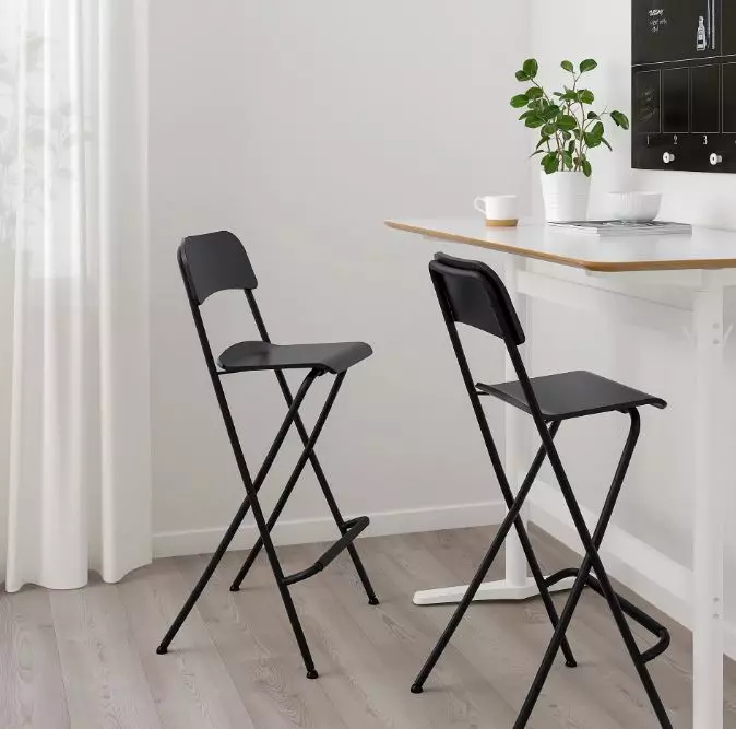 折疊廚房椅子（43張照片）：帶靠背，木製廚房椅子變壓器和其他折疊型號的折疊型號 21067_19