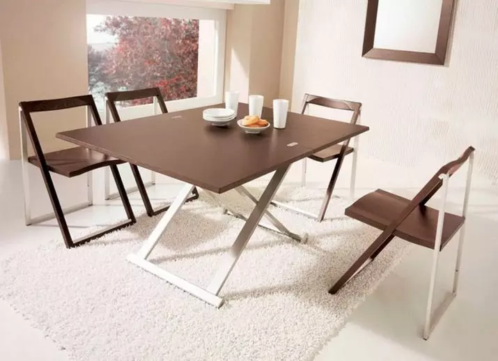 เก้าอี้ในห้องครัวพับ (43 ภาพ): โมเดลพับมีพนักพิง, ห้องครัวไม้เก้าอี้หม้อแปลงและรูปแบบการพับอื่น ๆ 21067_2