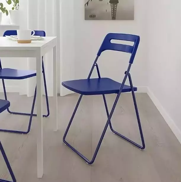 เก้าอี้ในห้องครัวพับ (43 ภาพ): โมเดลพับมีพนักพิง, ห้องครัวไม้เก้าอี้หม้อแปลงและรูปแบบการพับอื่น ๆ 21067_20