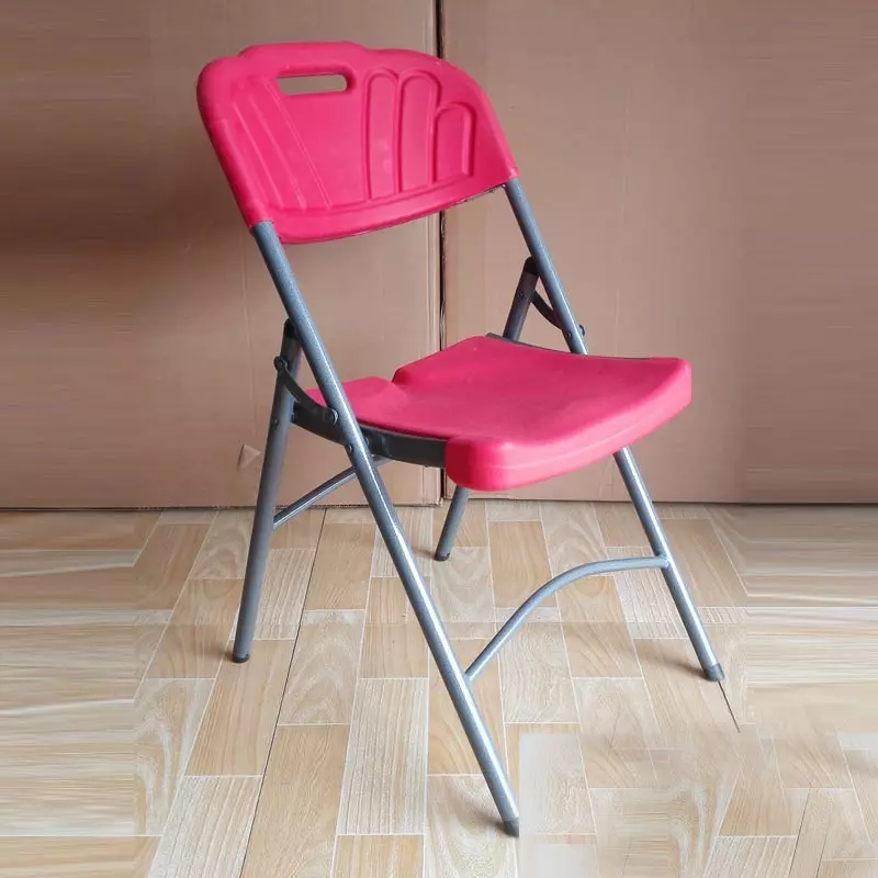 折疊廚房椅子（43張照片）：帶靠背，木製廚房椅子變壓器和其他折疊型號的折疊型號 21067_22