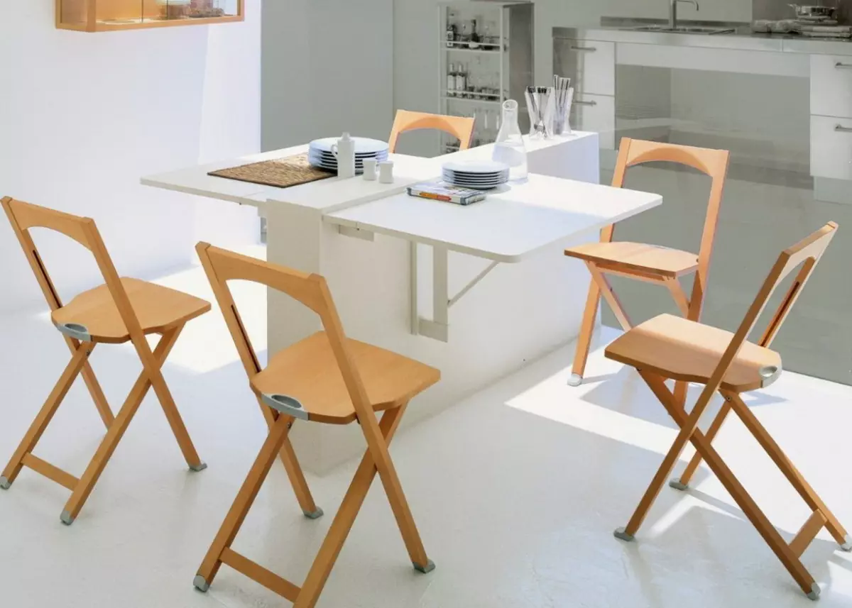 Փեղկավոր խոհանոցի աթոռներ (43 լուսանկար). Փեղկավոր մոդելներ `հետիոտնով, փայտե խոհանոցի աթոռներով տրանսֆորմատորներ եւ ծալովի այլ մոդելներ 21067_6