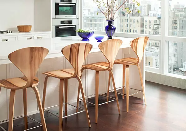 Designer Kitchen Chairs (48 foto): Kursi dapur yang stylish dan tidak biasa, model plastik dan velour yang modis, contoh desain menarik 21068_14