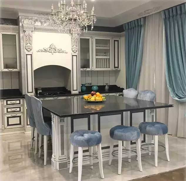 Designer Kitchen Chairs (48 foto): Kursi dapur yang stylish dan tidak biasa, model plastik dan velour yang modis, contoh desain menarik 21068_20