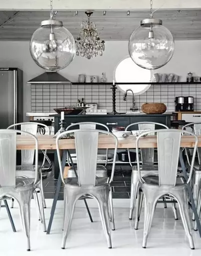 डिजाइनर किचन कुर्सीहरू (48 48 फोटोहरू): स्टाइलिश र असामान्य भान्छा चेरीहरू, फैशनेबल प्लास्टिक र स्लाइड मोडेलहरू, चाखलाग्दो डिजाइनहरूको उदाहरण 21068_32