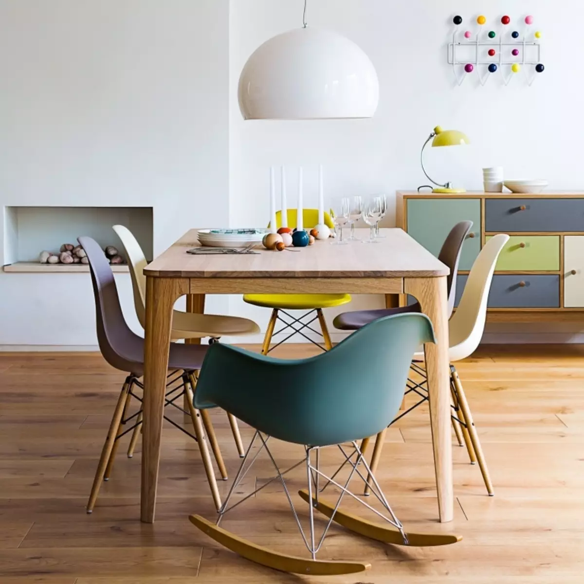 Designer Kitchen Chairs (48 foto): Kursi dapur yang stylish dan tidak biasa, model plastik dan velour yang modis, contoh desain menarik 21068_4
