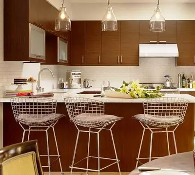 डिजाइनर किचन कुर्सीहरू (48 48 फोटोहरू): स्टाइलिश र असामान्य भान्छा चेरीहरू, फैशनेबल प्लास्टिक र स्लाइड मोडेलहरू, चाखलाग्दो डिजाइनहरूको उदाहरण 21068_42