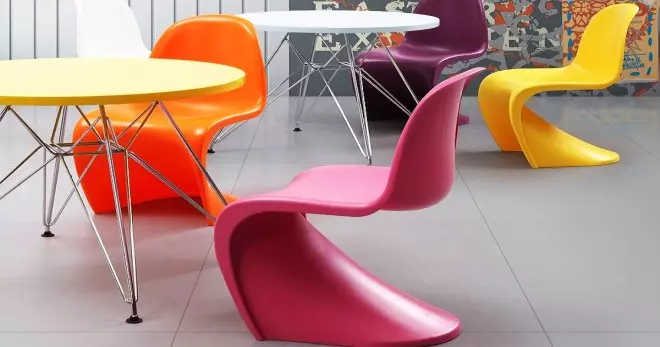 Dizaineru virtuves krēsli (48 fotogrāfijas): stilīgi un neparasti virtuves krēsli, modes plastmasas un velūra modeļi, interesantu dizainu piemēri 21068_47