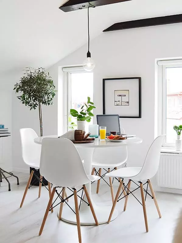 Designer Kitchen Chairs (48 foto): Kursi dapur yang stylish dan tidak biasa, model plastik dan velour yang modis, contoh desain menarik 21068_48