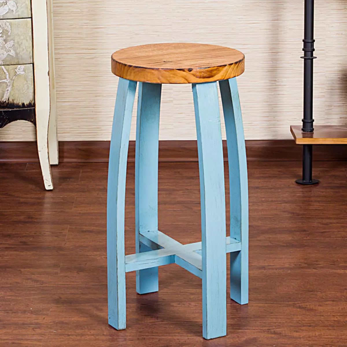 Kerusi kayu untuk dapur (64 foto): Memilih kerusi dapur yang diperbuat daripada kayu dengan belakang, dengan tempat duduk lembut dan armrest 21070_26