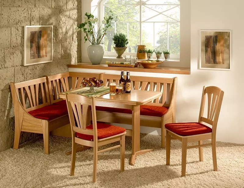 Drvene stolice za kuhinju (64 fotografije): Odabir kuhinjskih stolica od drveta s leđima, s mekim sjedalima i naslonima za ruke 21070_57