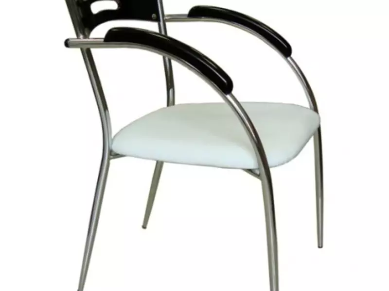 Kursi dapur pada bingkai logam (68 foto): kursi dapur dengan sandaran di bingkai logam, model baja krom dan kursi dengan kaki logam 21071_10