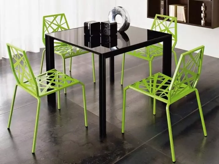 Καρέκλες κουζίνας σε μεταλλικό πλαίσιο (68 φωτογραφίες): καρέκλες κουζίνας με πλάτη πλάτης σε μεταλλικό πλαίσιο, μοντέλα χάλυβα χάλυβα και καρέκλες με μεταλλικά πόδια 21071_2