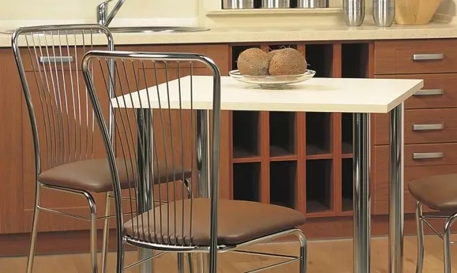 Konyhai székek fém kereten (68 fotók): konyhai székek, háttámlák fém keretben, krómozott acélmodellek és székek fém lábakkal 21071_21
