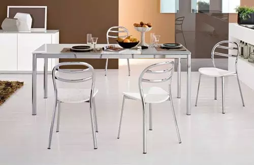 Konyhai székek fém kereten (68 fotók): konyhai székek, háttámlák fém keretben, krómozott acélmodellek és székek fém lábakkal 21071_23
