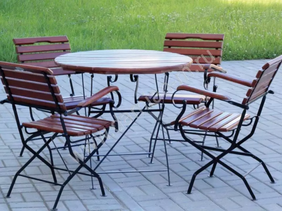 Kuhinjske stolice na metalnom okviru (68 fotografija): Kuhinjske stolice s naslonom na metalnom okviru, hromirani čelični modeli i stolice s metalnim nogama 21071_27