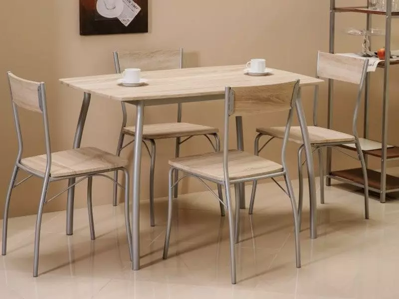 Kursi dapur pada bingkai logam (68 foto): kursi dapur dengan sandaran di bingkai logam, model baja krom dan kursi dengan kaki logam 21071_5