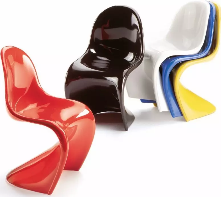 cadires de plàstic per cuina (29 fotos): selecció d'un model sobre un marc metàl·lic, elegant cuina cadires de plàstic i un altre color a l'interior 21073_14