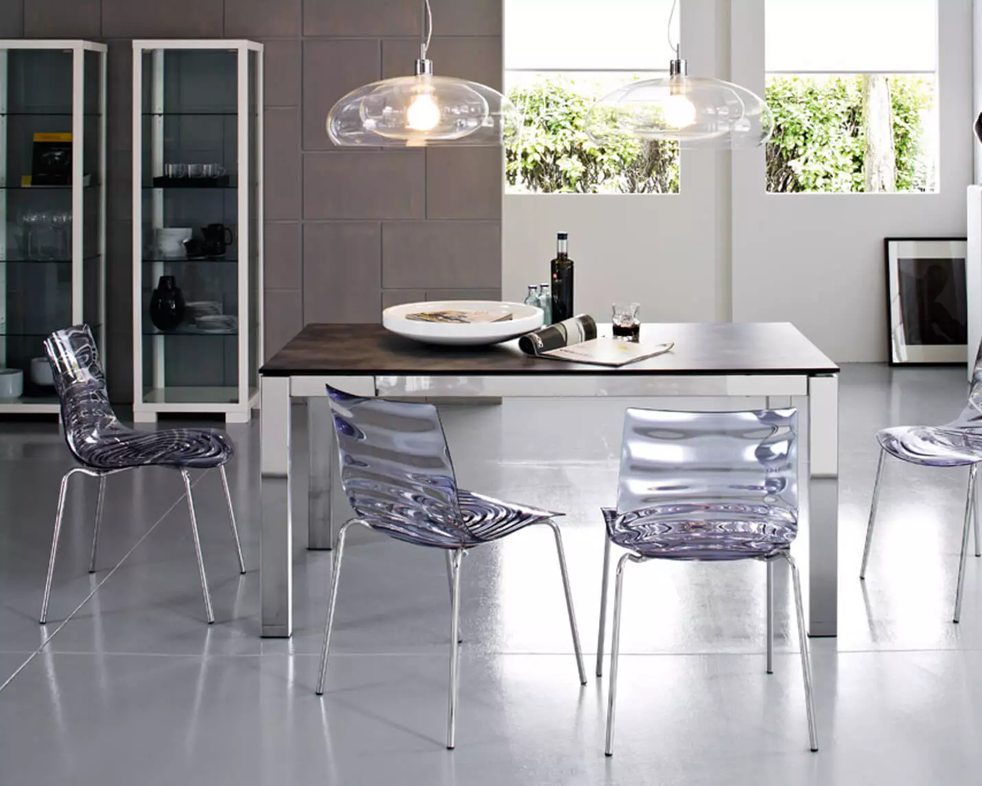 Plastične stolice za kuhinju (29 fotografija): odabir modela na metalnom okviru, elegantna plastična kuhinja stolice i druge boje u unutrašnjosti 21073_2