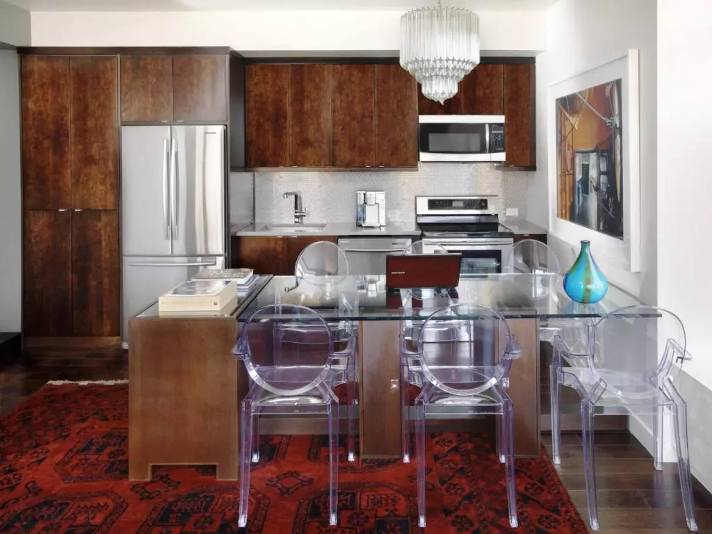 स्वयंपाकघर (2 9 फोटो) साठी प्लॅस्टिक चेअर: मेटल फ्रेमवर एक मॉडेल निवड, स्टाइलिश प्लास्टिक स्वयंपाकघर खुर्च आणि इतर रंगात अंतर्गत 21073_25