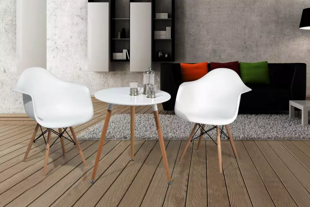 Plastmasas krēsli virtuvei (29 fotogrāfijas): modeļa izvēle uz metāla rāmja, stilīgu plastmasas virtuves krēsliem un citu krāsu interjerā 21073_27