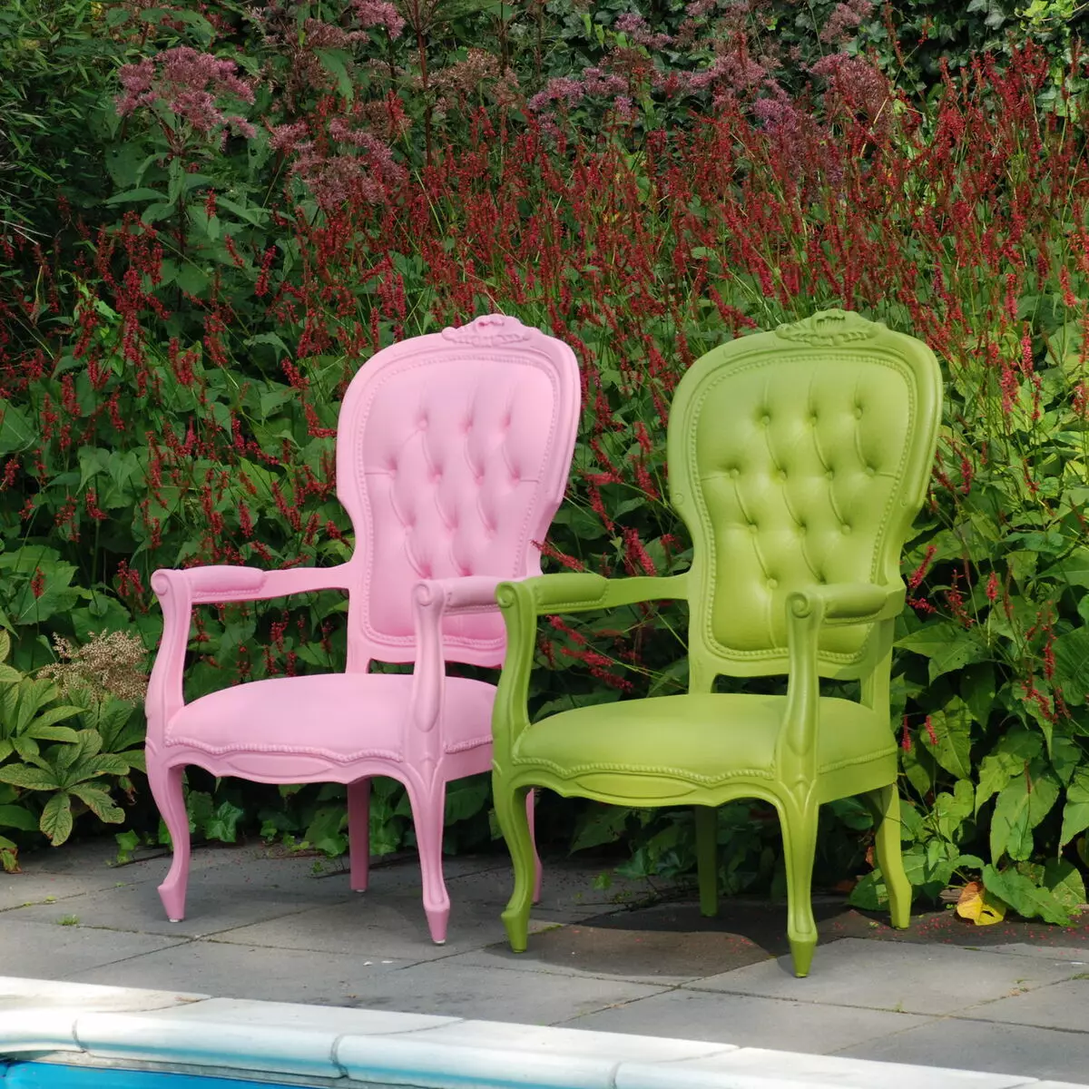 Muoviset tuolit keittiölle (29 valokuvaa): malli metallikehyksessä, tyylikkäissä muovi keittiötuoleja ja muuta väriä sisustuksessa 21073_9