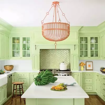 cuines de pistatxo (64 fotos): L'elecció d'una cuina auricular de color pistatxos a l'interior de la cuina. Amb el paper pintat De quin color és els caps de cantó i directes? 21082_23