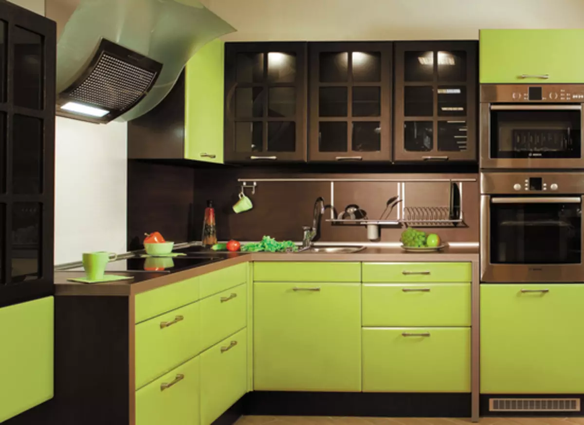 cuines de pistatxo (64 fotos): L'elecció d'una cuina auricular de color pistatxos a l'interior de la cuina. Amb el paper pintat De quin color és els caps de cantó i directes? 21082_28