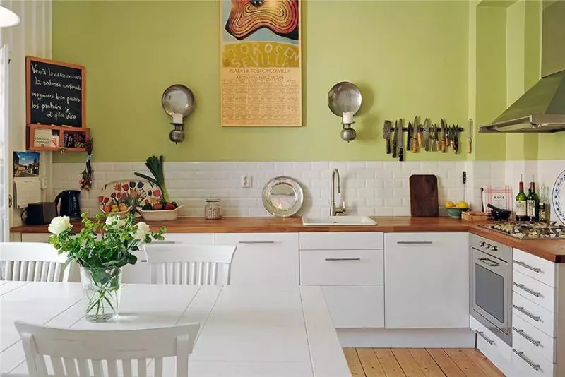Pistachio кујни (64 фотографии): Избор на кујна слушалки во боја ф'стаци во внатрешноста на кујната. Со Wallpaper Која боја е аголот и директните глави? 21082_57