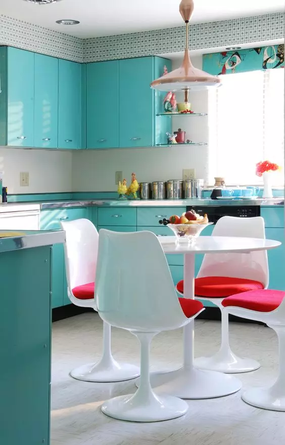 Turquoise kitchen (80 photos): selection of kitchen headset of turquoise-white and gray-turquoise color in the interior, combination of turquoise with beige and Tiffany's color 21083_31
