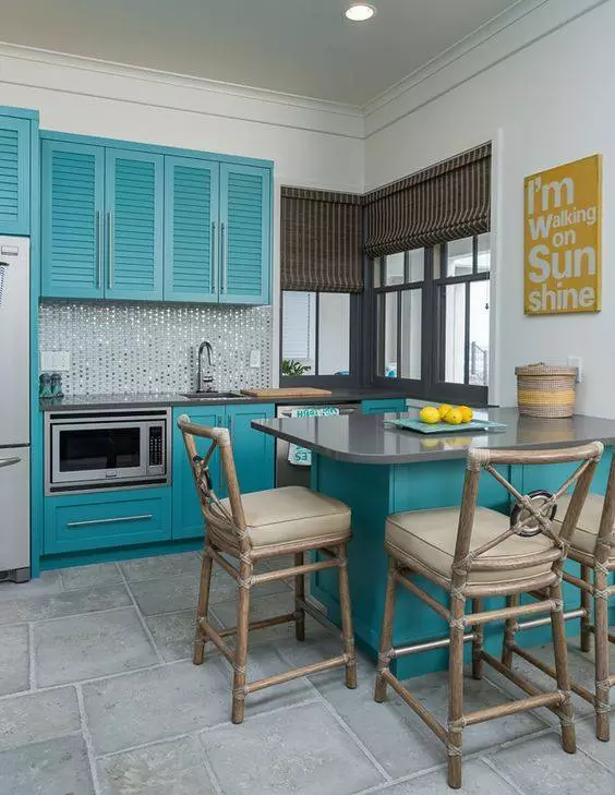 Turquoise kitchen (80 photos): selection of kitchen headset of turquoise-white and gray-turquoise color in the interior, combination of turquoise with beige and Tiffany's color 21083_32