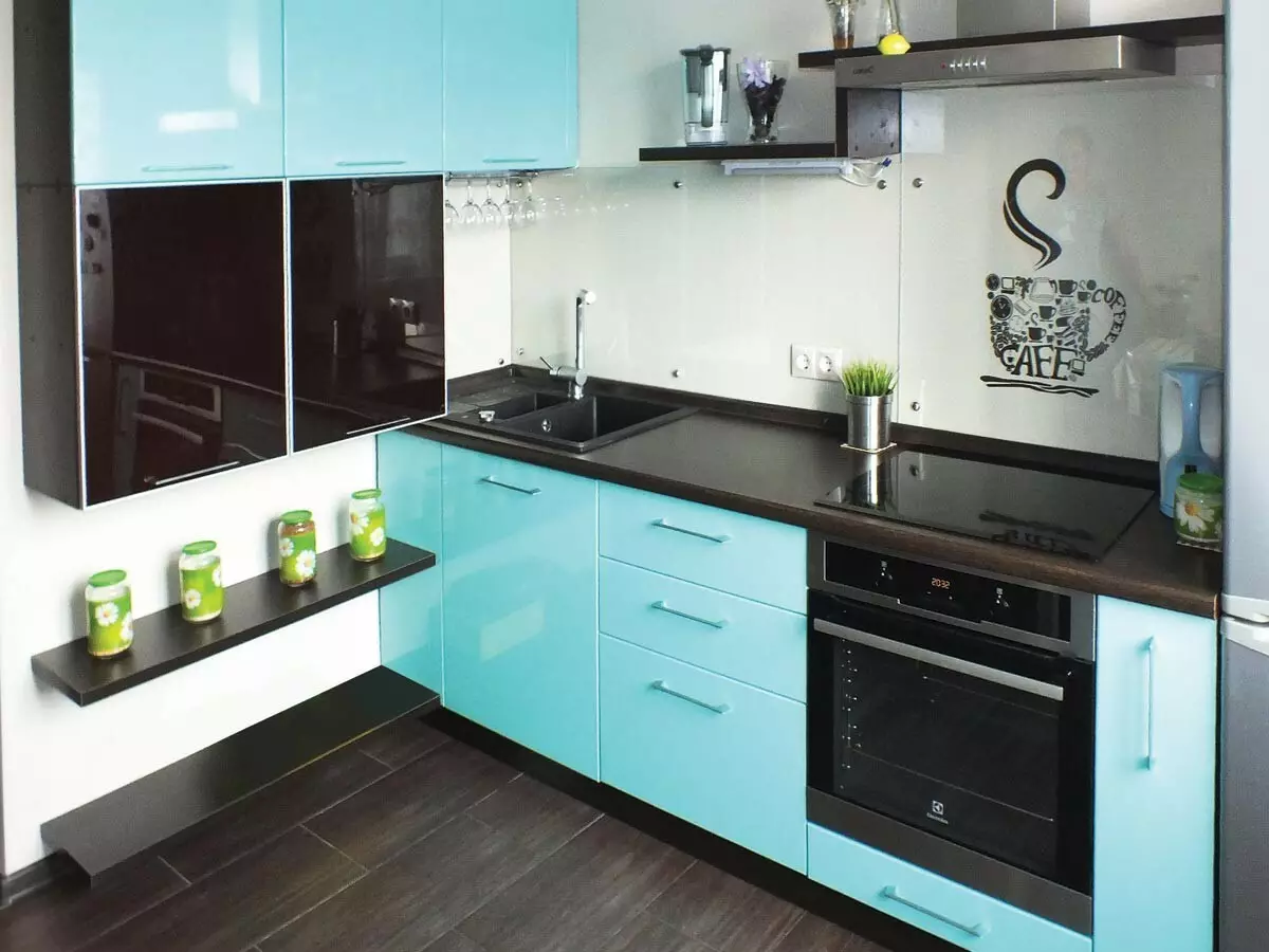 Turquoise kitchen (80 photos): selection of kitchen headset of turquoise-white and gray-turquoise color in the interior, combination of turquoise with beige and Tiffany's color 21083_49