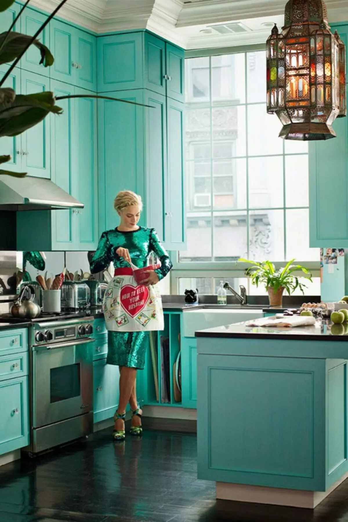 Turquoise kitchen (80 photos): selection of kitchen headset of turquoise-white and gray-turquoise color in the interior, combination of turquoise with beige and Tiffany's color 21083_55