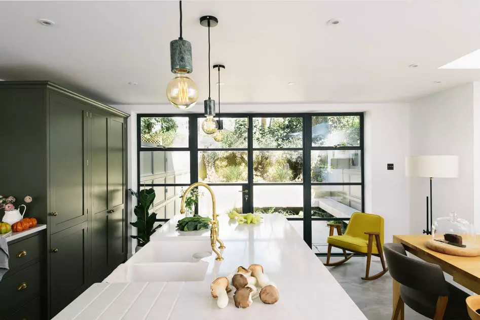 Olíva konyhák (82 fotók): Olive Color Kitchen Headset funkciók a konyha belső kialakítása. Milyen színek helyezkednek el a falakat? 21085_17