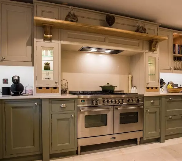 Olíva konyhák (82 fotók): Olive Color Kitchen Headset funkciók a konyha belső kialakítása. Milyen színek helyezkednek el a falakat? 21085_54