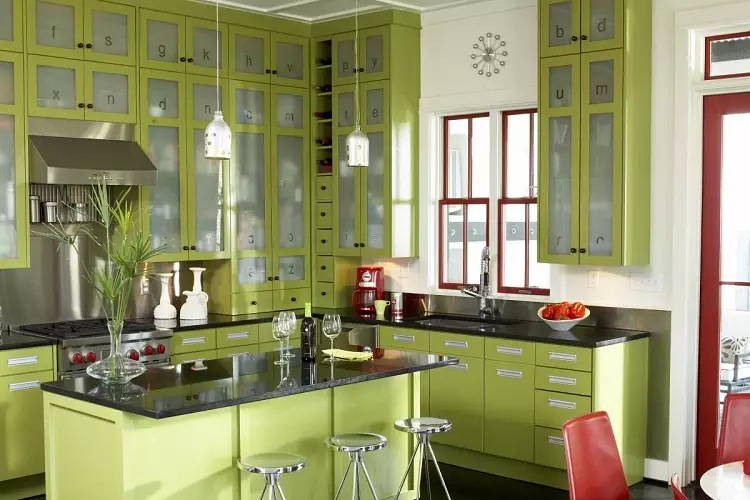 Olíva konyhák (82 fotók): Olive Color Kitchen Headset funkciók a konyha belső kialakítása. Milyen színek helyezkednek el a falakat? 21085_78