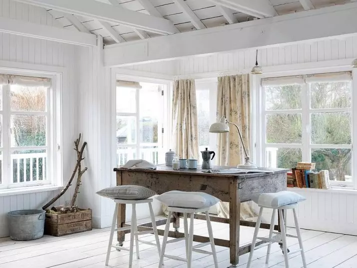Köök Skandinaavia stiilis (116 fotot): sisekujundus köögi elutuba, valge ja hall värvid väikeses ruumis, plakatid ja kardinad, tapeet ja köögis asuvad köögis 21087_106