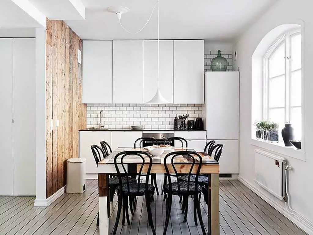 Köök Skandinaavia stiilis (116 fotot): sisekujundus köögi elutuba, valge ja hall värvid väikeses ruumis, plakatid ja kardinad, tapeet ja köögis asuvad köögis 21087_19