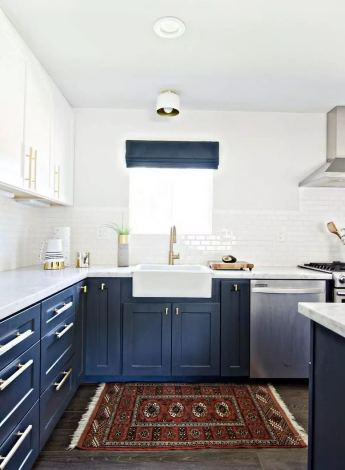 Köök Skandinaavia stiilis (116 fotot): sisekujundus köögi elutuba, valge ja hall värvid väikeses ruumis, plakatid ja kardinad, tapeet ja köögis asuvad köögis 21087_37