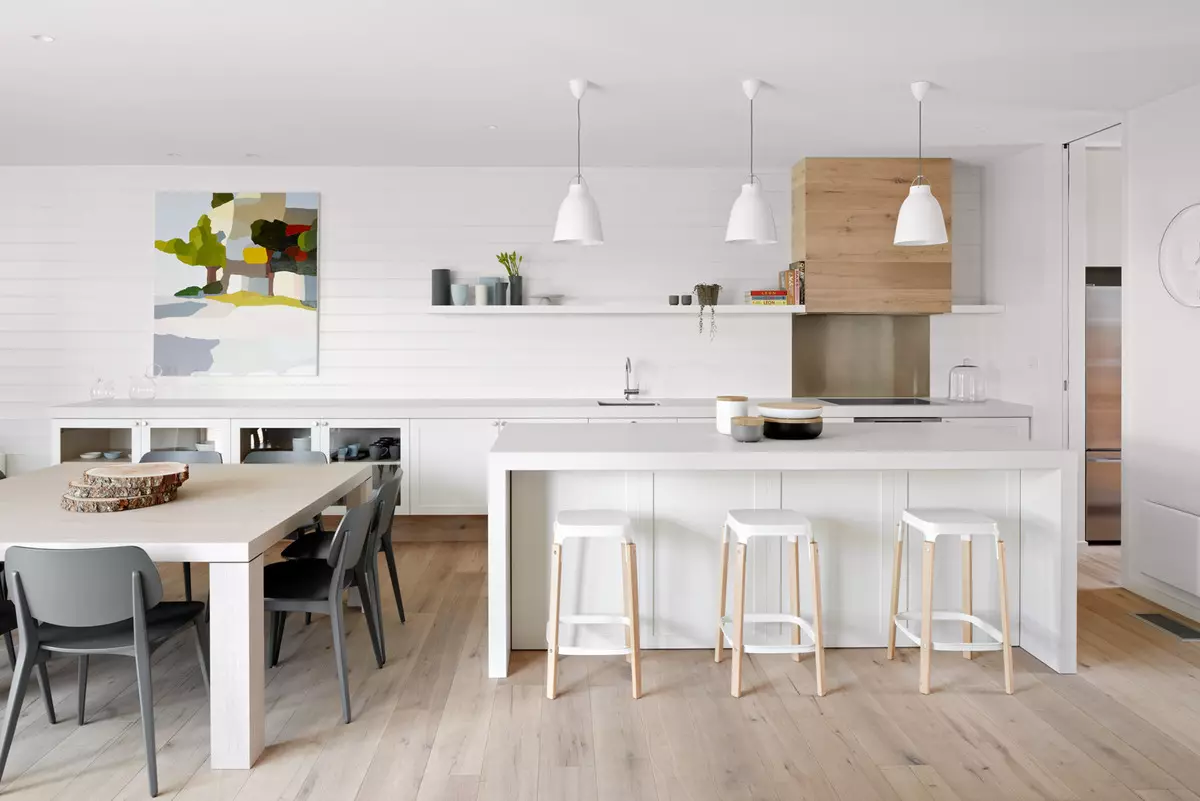 Խոհանոց ոճով մինիմալիզմում (75 լուսանկար). Խոհանոցային-կենդանի սենյակների ինտերիեր `մինիմալիստական ​​ոճով, անկյունի ընտրություն եւ սպիտակ եւ այլ գույների ուղղակի խոհանոցներ 21094_38