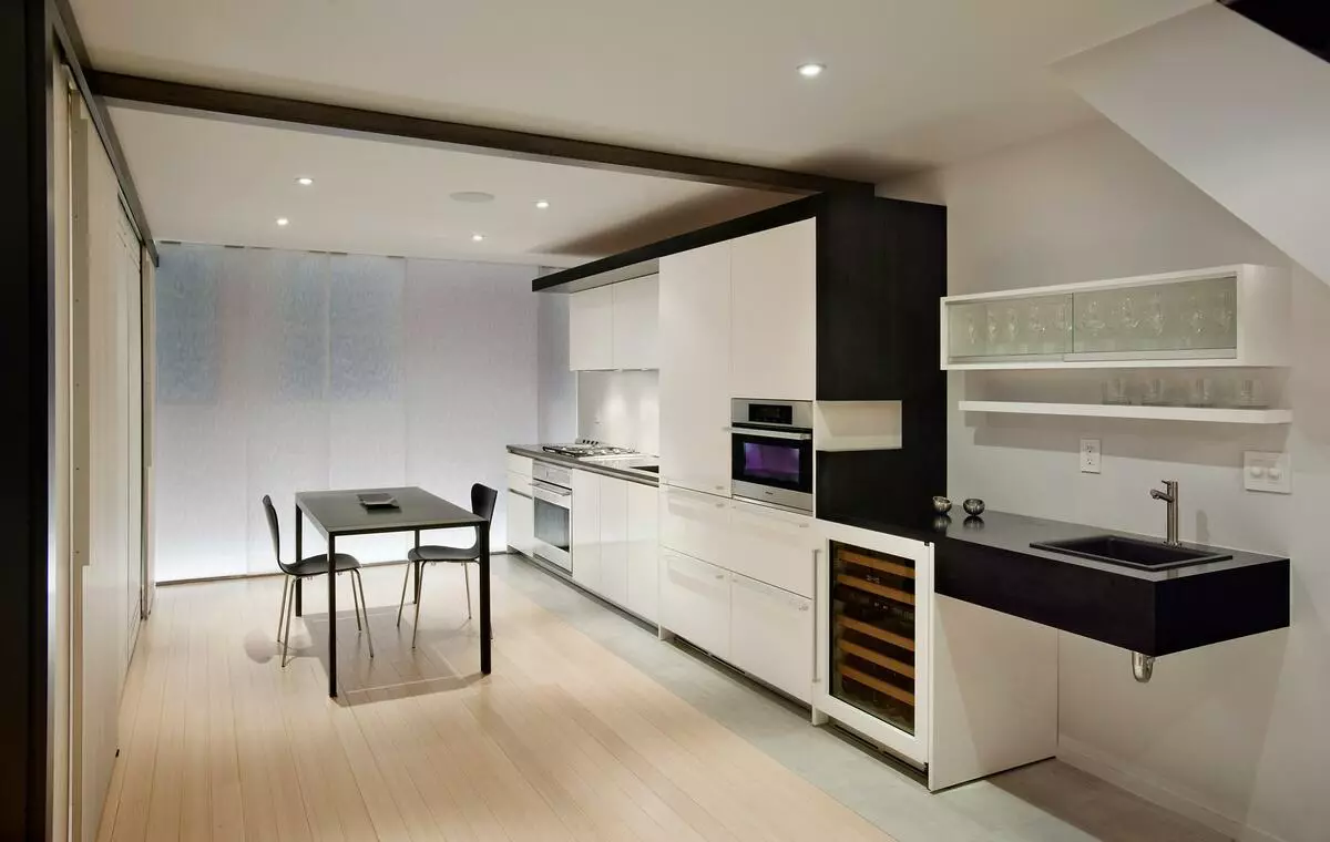Խոհանոց ոճով մինիմալիզմում (75 լուսանկար). Խոհանոցային-կենդանի սենյակների ինտերիեր `մինիմալիստական ​​ոճով, անկյունի ընտրություն եւ սպիտակ եւ այլ գույների ուղղակի խոհանոցներ 21094_41