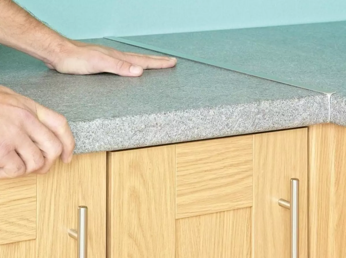 Гал тогооны өрөөний хуванцар (39 зураг): гал тогооны өрөөний полимер Countertops-ийн тойм. PVC-ийн хамгийн сайн хүснэгтийг хэрхэн сонгох вэ? 21098_20