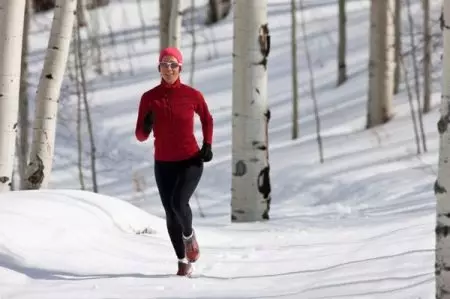 Trampki do biegania w zimie (40 zdjęć): Zimowe modele do biegania w śniegu z kolcami, z Asics, Salomon, jak wybrać izolowane buty 2109_12
