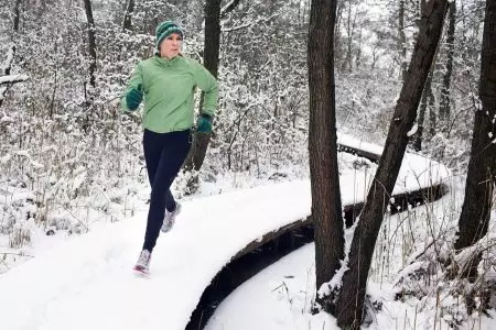 Trampki do biegania w zimie (40 zdjęć): Zimowe modele do biegania w śniegu z kolcami, z Asics, Salomon, jak wybrać izolowane buty 2109_36