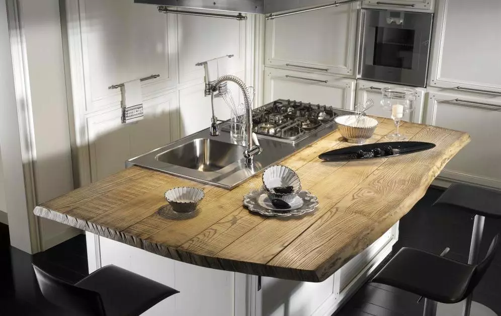 स्वयंपाकघर (40 फोटो) साठी लाकडी काउंटरटॉप, ओक, बीच, लार्च आणि इतर, नैसर्गिक वृक्ष पासून स्वयंपाकघर आणि स्वयंपाकघर 21101_3