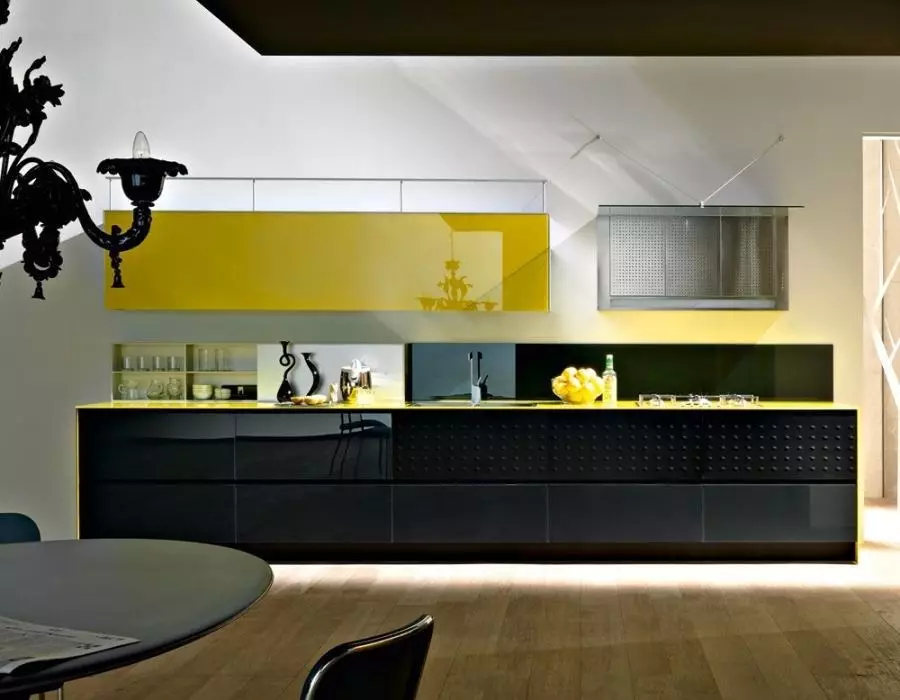 İki renkli mutfak (75 Fotoğraf): İki farklı renkte, koyu sürme ve ışık tabanlı mutfaklar, iç tasarımda, gri alt ve bej binici ile iki renkli mutfak kulaklıkları 21104_31