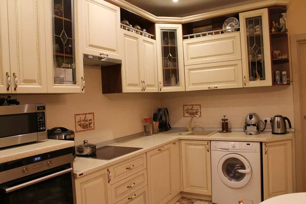Virtuves ziloņkorija (64 fotogrāfijas): Virtuves austiņu krāsu ziloņkaula un citu toņu izvēle interjerā, dizaina virtuvēs klasiskajā stilā un citos virzienos 21105_13
