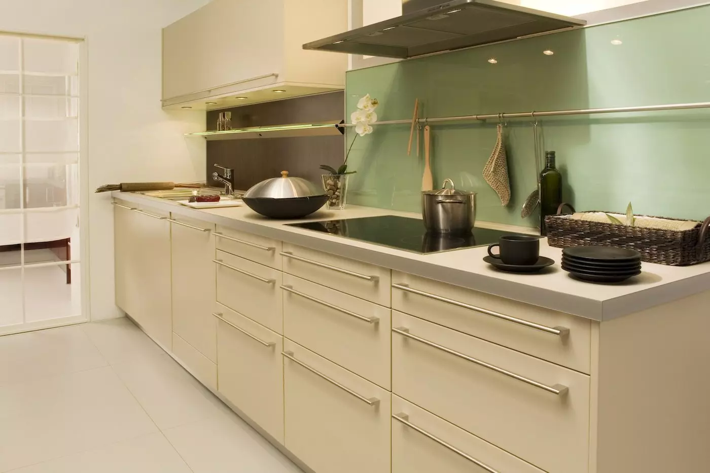 Kjøkken Ivory (64 bilder): Utvalg av kjøkkenhodesett Farge elfenben og andre nyanser i interiøret, design kjøkken i klassisk stil og andre retninger 21105_49