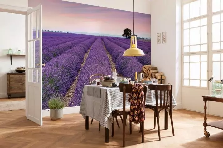 Mural de la paret de la cuina (99 fotos): paper de paret de disseny d'interiors, idees per a la petita cuina, Fons de pantalla amb tulipes i orquídies verdes, així com amb altres flors i ciutats 21110_33