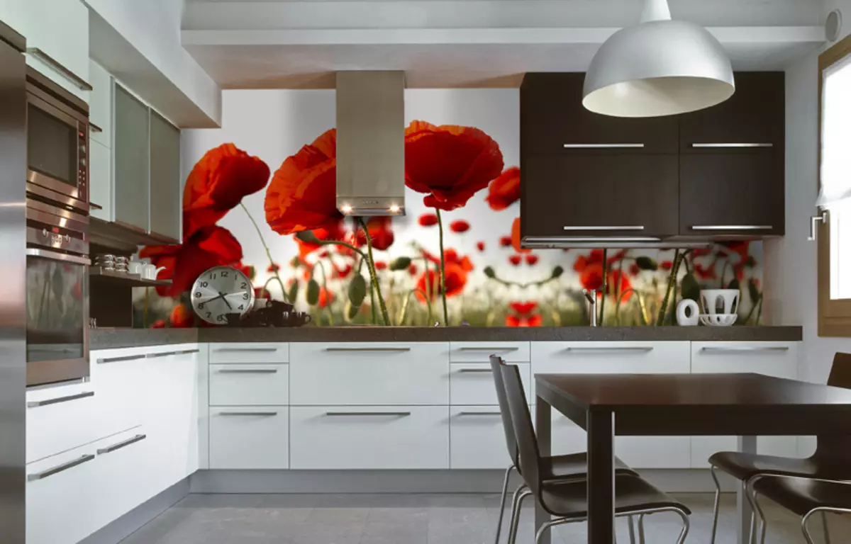 Vægmaleri til køkkenet (99 billeder): Baggrunde i indretning, ideer til lille køkken, foto tapet med grønne tulipaner og orkideer samt med andre blomster og byer 21110_45