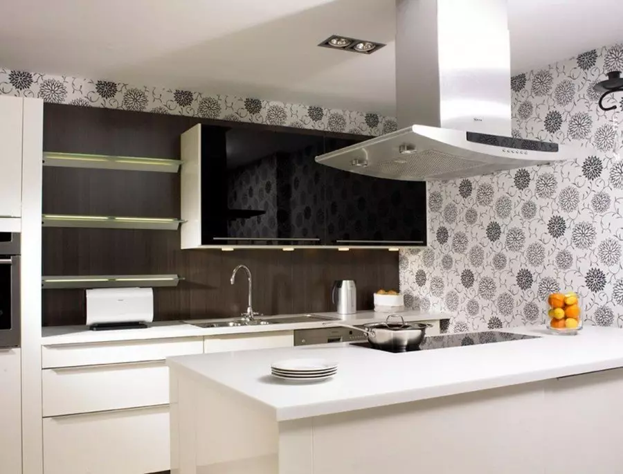 Wallpaper untuk dapur putih (43 foto): Wallpaper apa yang cocok untuk headset dapur ringan? Bagaimana cara mengambilnya? Opsi interior 21112_18